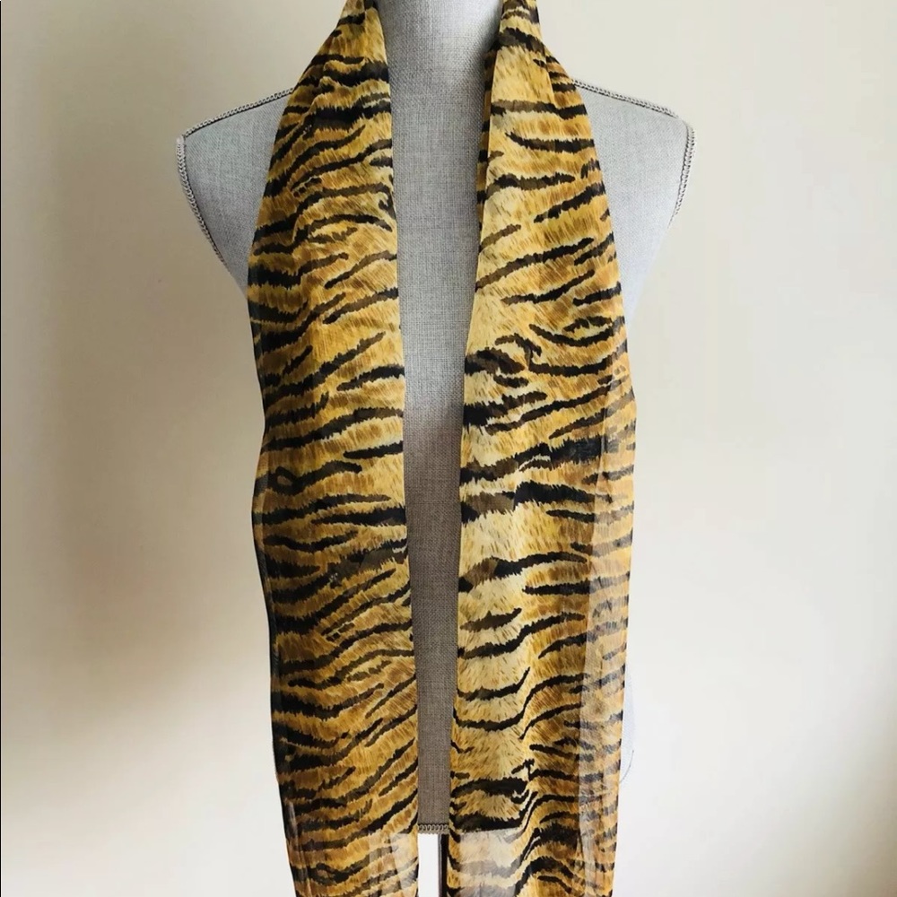 🐅 Animal Print Scarf
